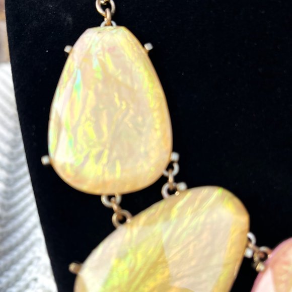 Yellow and Pink Statement necklace - Picture 5 of 9